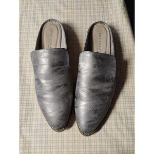 Very Volatile Los Angeles Womens Champagne Size 9 Flaws